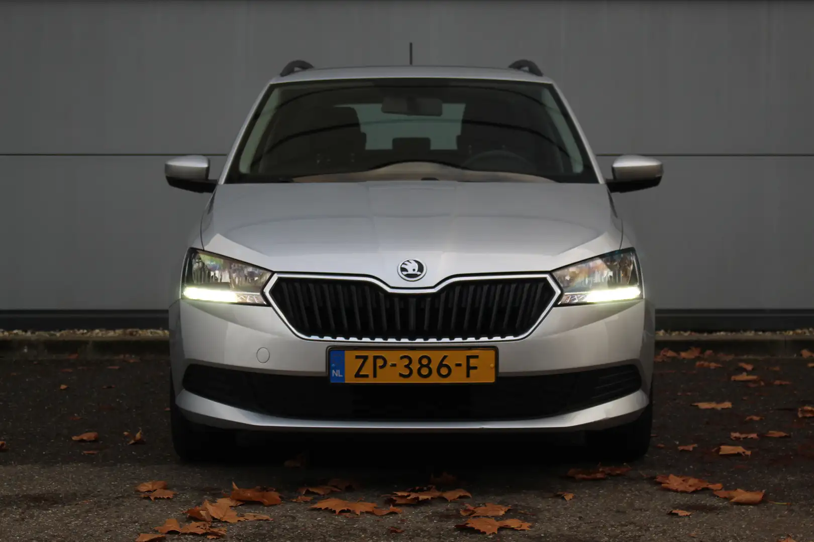 Skoda Fabia Combi 1.0 Active | Airco | Trekhaak | Cruise C. | Gris - 2