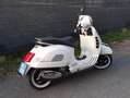 Vespa GTS 300 Blanc - thumbnail 4