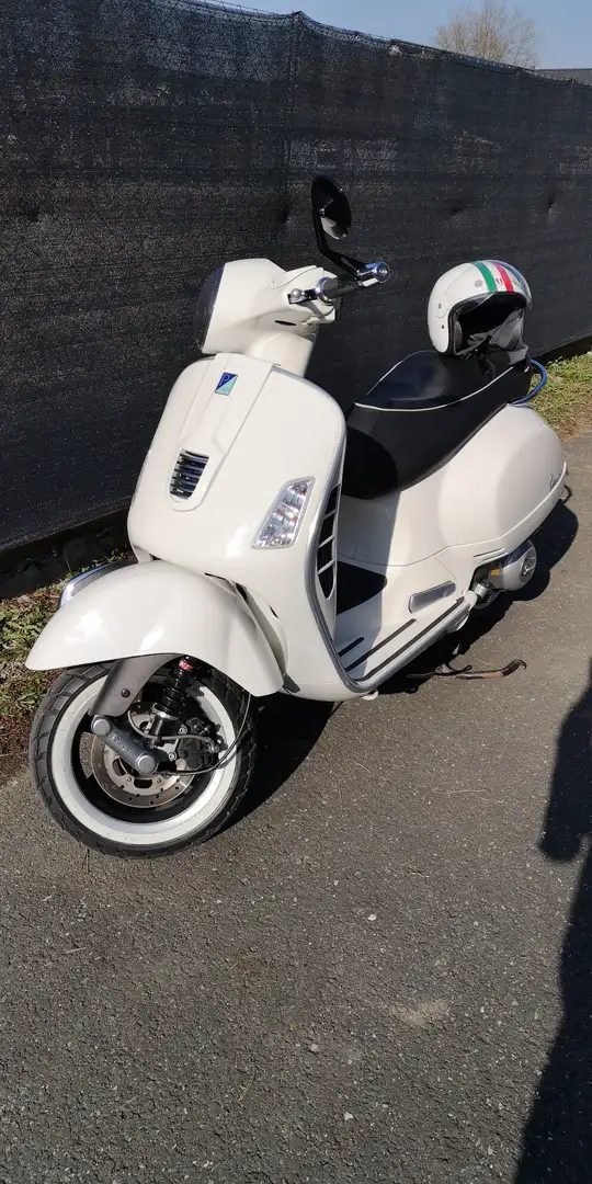 Vespa GTS 300 Wit - 2