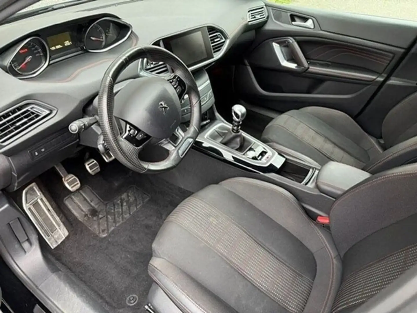 Peugeot 308 *GPS*CAMERA*17 INCH* 1.2 BENZ GT LINE Zwart - 2
