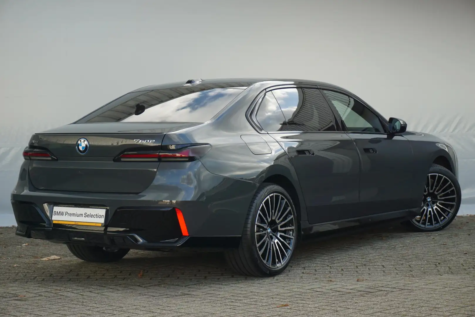 BMW 750 7 Serie 750e xDrive Executive Drive Pro | M Sportp Grijs - 2