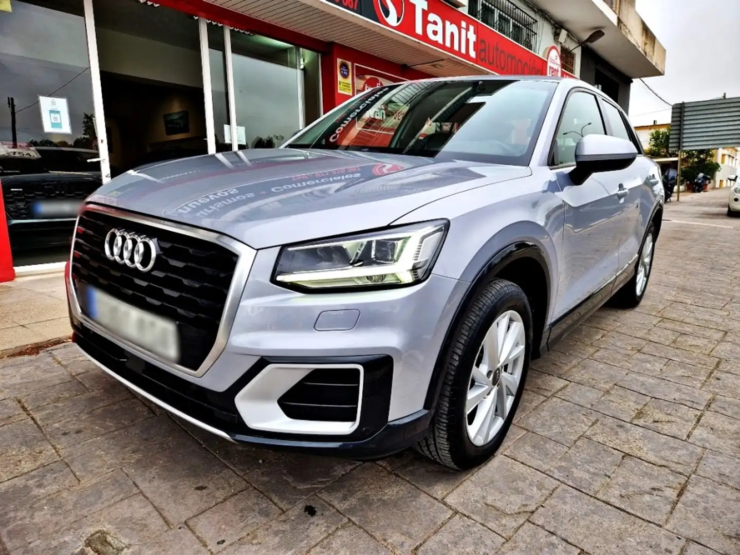 Audi Q2 1.0 TFSI Sport edition 85kW Plateado - 1