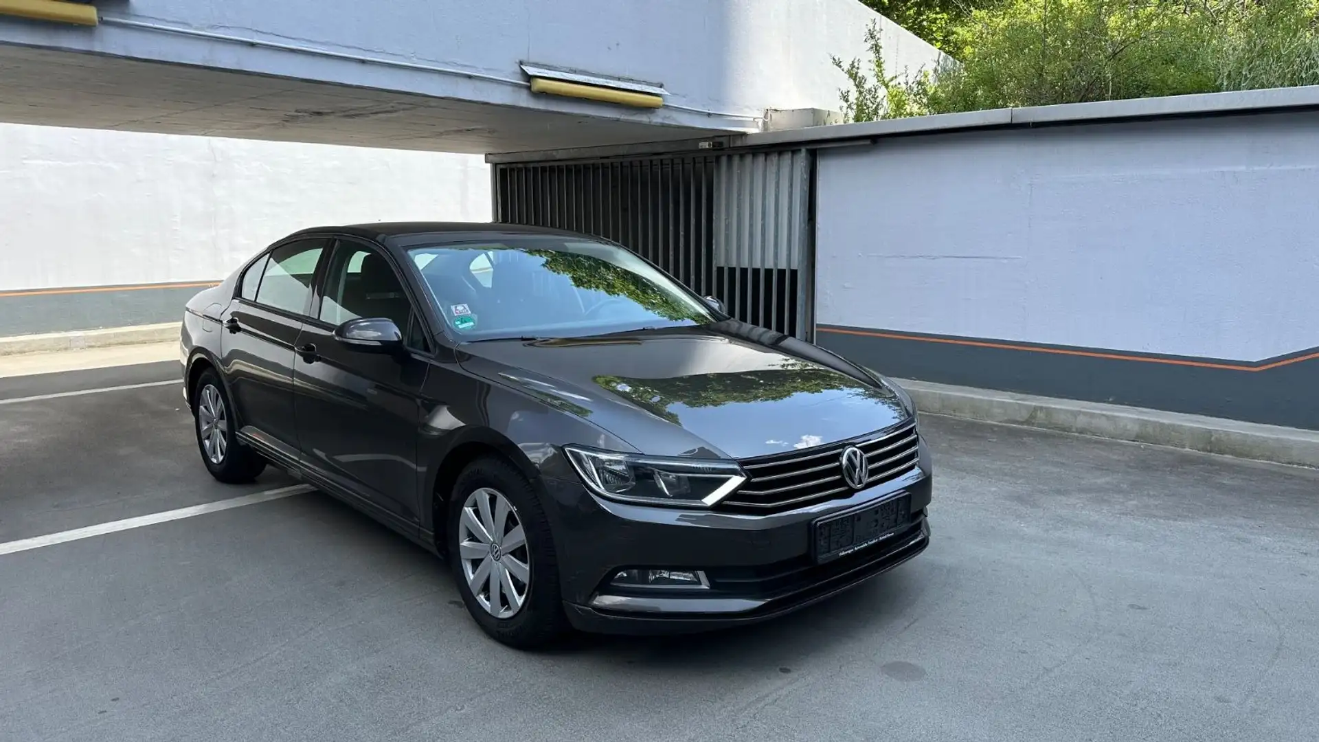Volkswagen Passat Lim. Trendline BMT/Navigation/PDC/1.Hand Fekete - 1