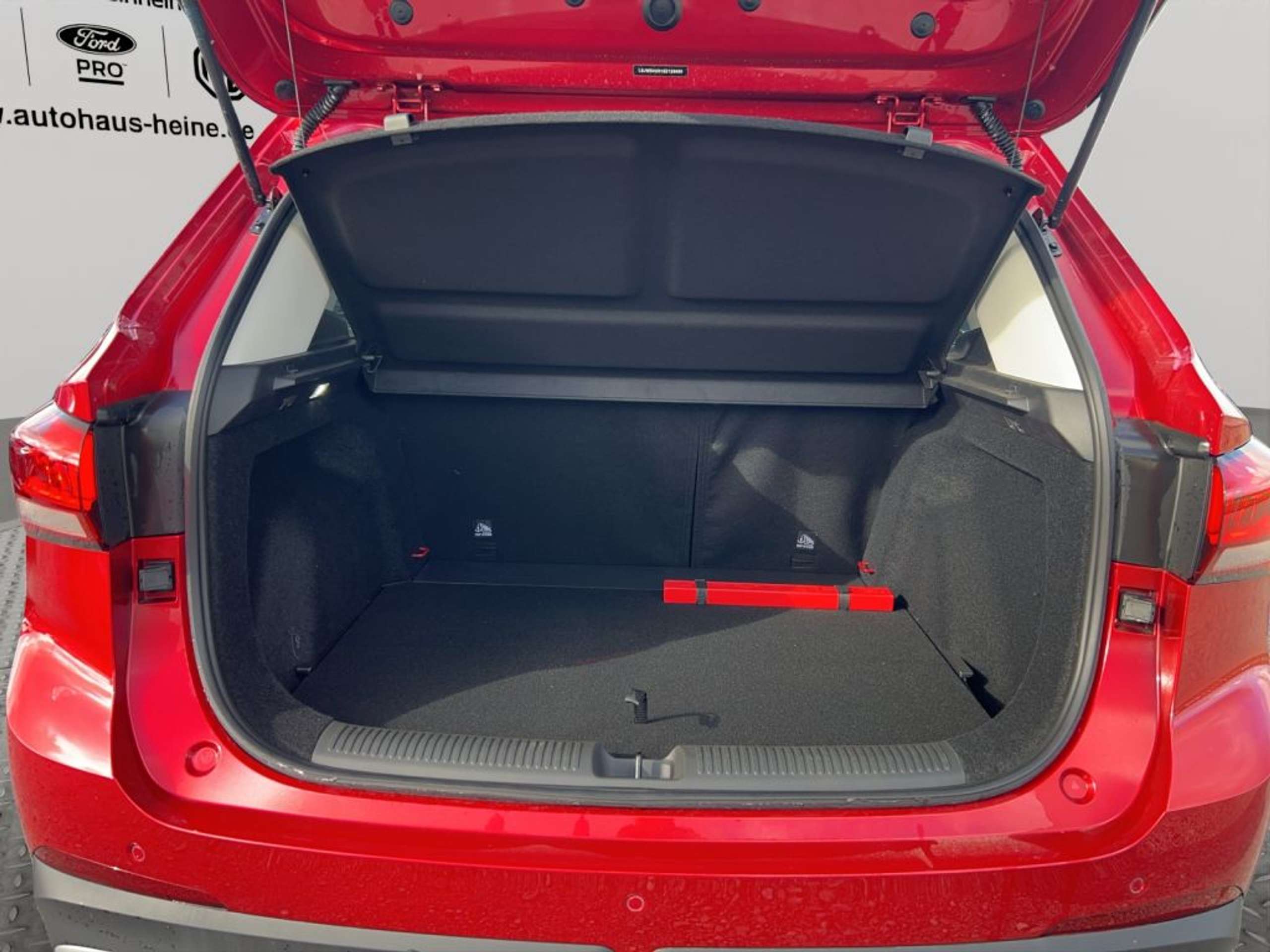 Fahrzeugabbildung MG ZS ICE 1.5 COM *KLIMA *CARPLAY *PDC *NAVI - mit KI generiert/bearbeitet