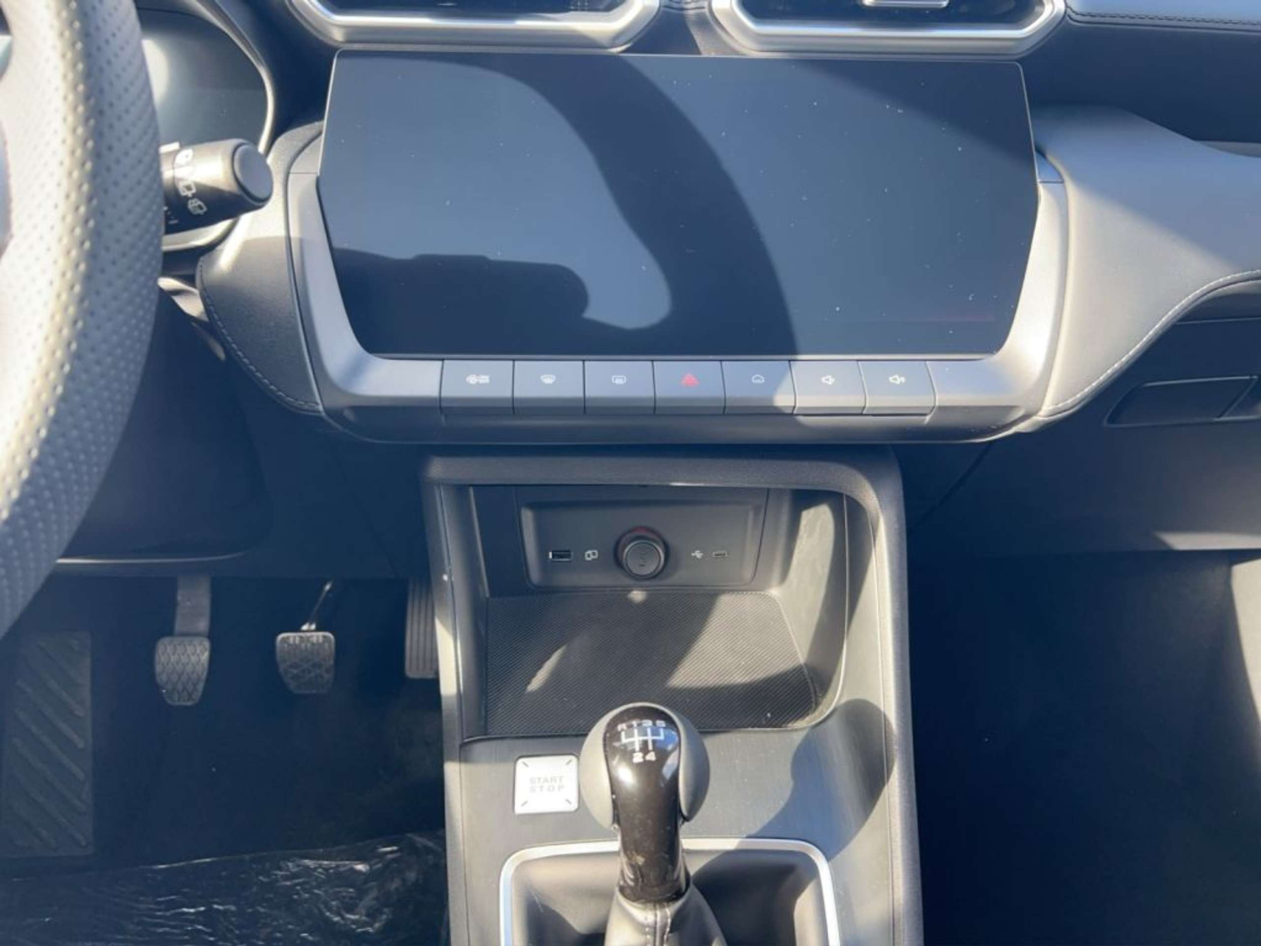 Fahrzeugabbildung MG ZS ICE 1.5 COM *KLIMA *CARPLAY *PDC *NAVI - mit KI generiert/bearbeitet