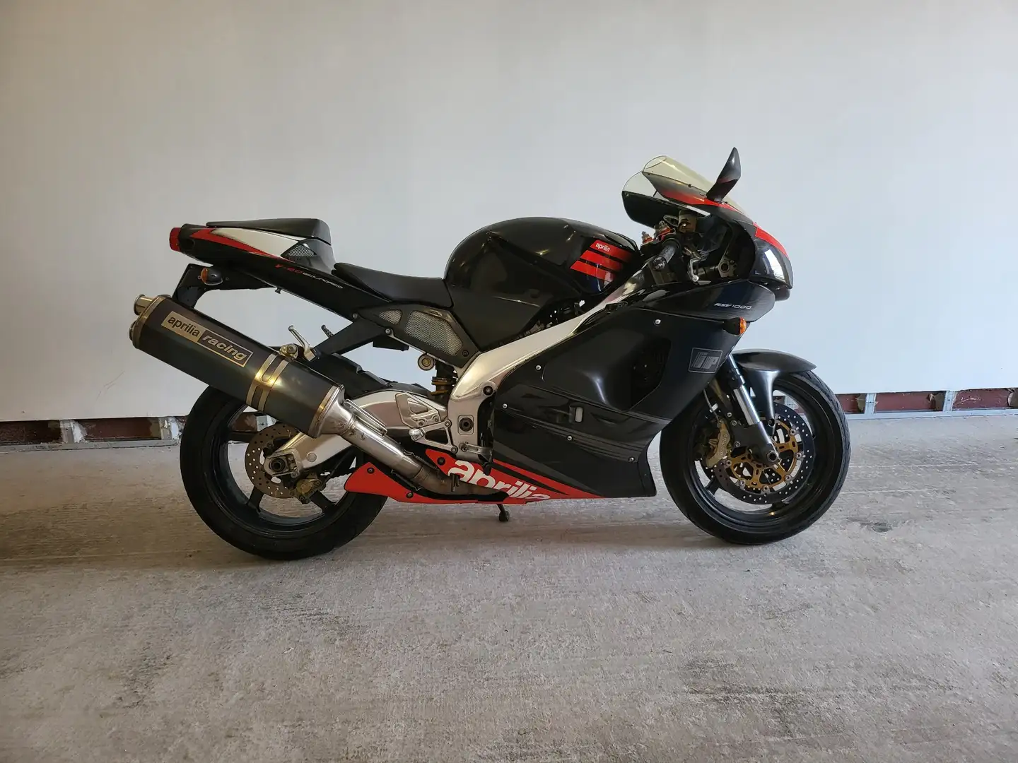 Aprilia RSV Mille Nero - 1