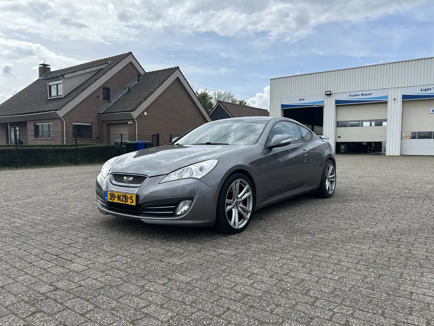 Hyundai Coupe 3.8 V6 Grau - 1