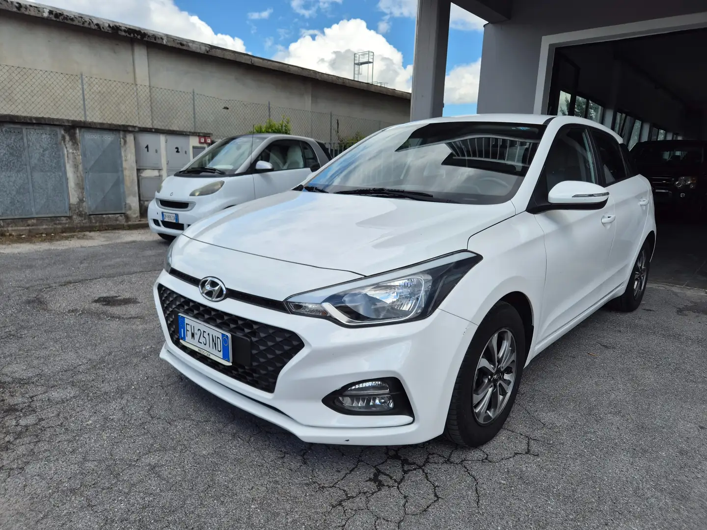 Hyundai i20 i20 5p 1.2 mpi Connectline econext Gpl 73cv Blanco - 1