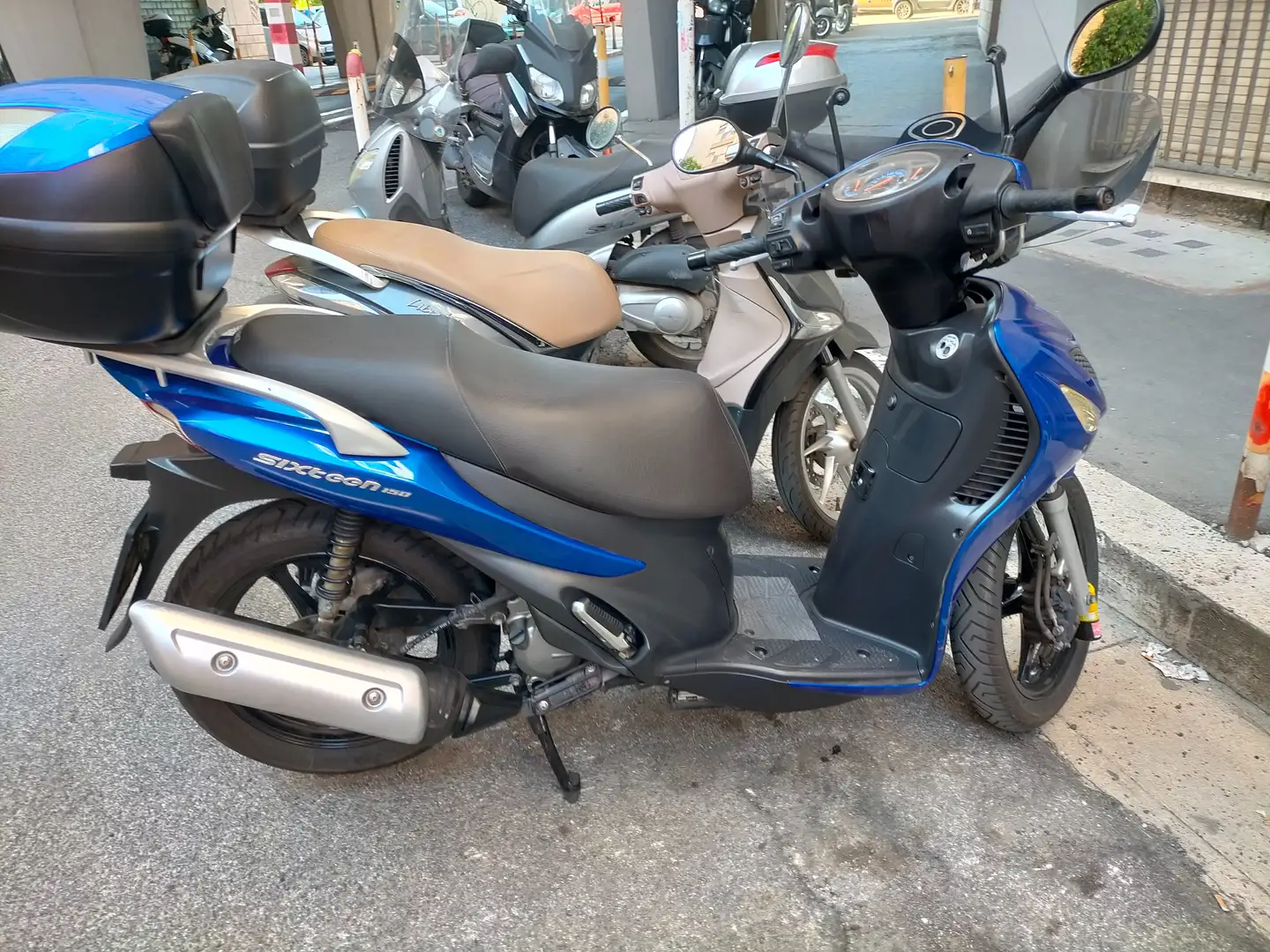 Suzuki Sixteen 150 Blauw - 2