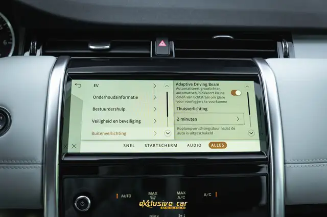 Land Rover Discovery Sport view 30