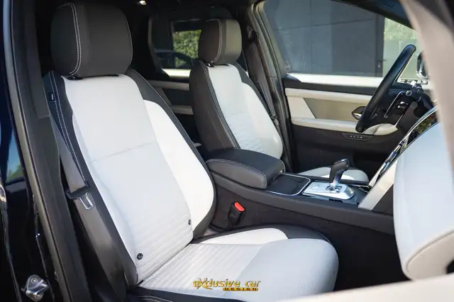 Land Rover Discovery Sport view 16