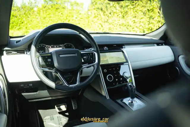 Land Rover Discovery Sport view 23