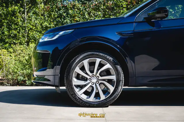 Land Rover Discovery Sport view 9
