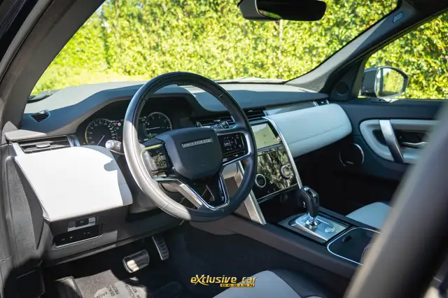 Land Rover Discovery Sport view 13