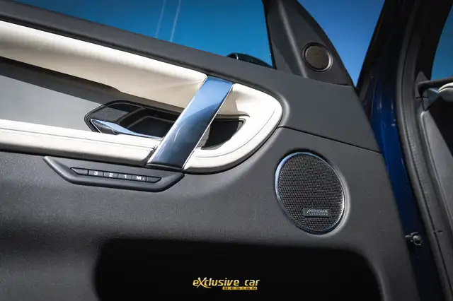 Land Rover Discovery Sport view 12