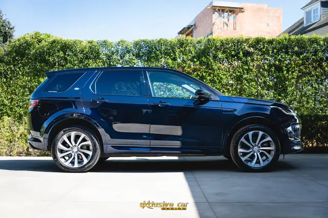 Land Rover Discovery Sport view 4
