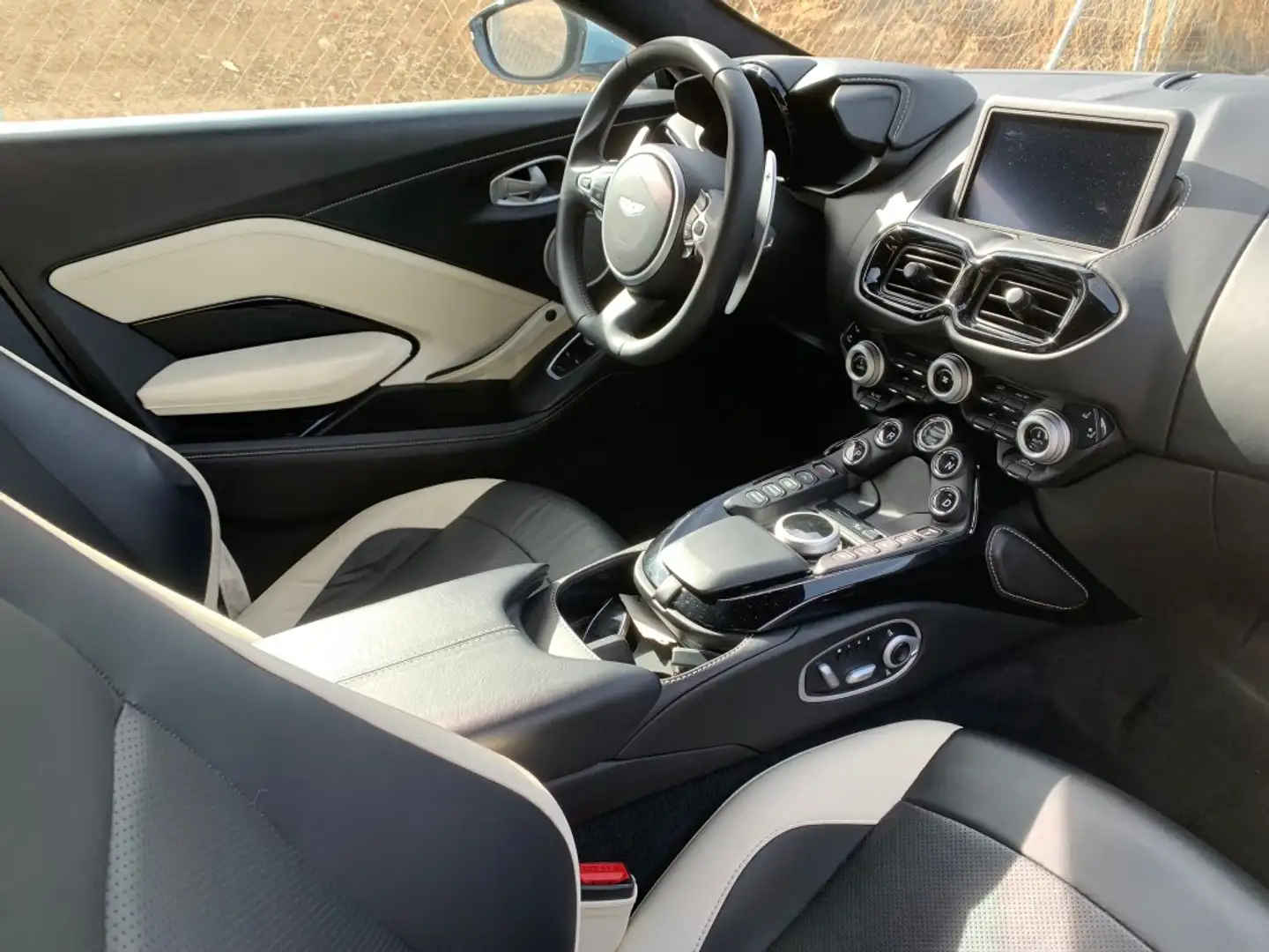 Aston Martin Vantage Gris - 2