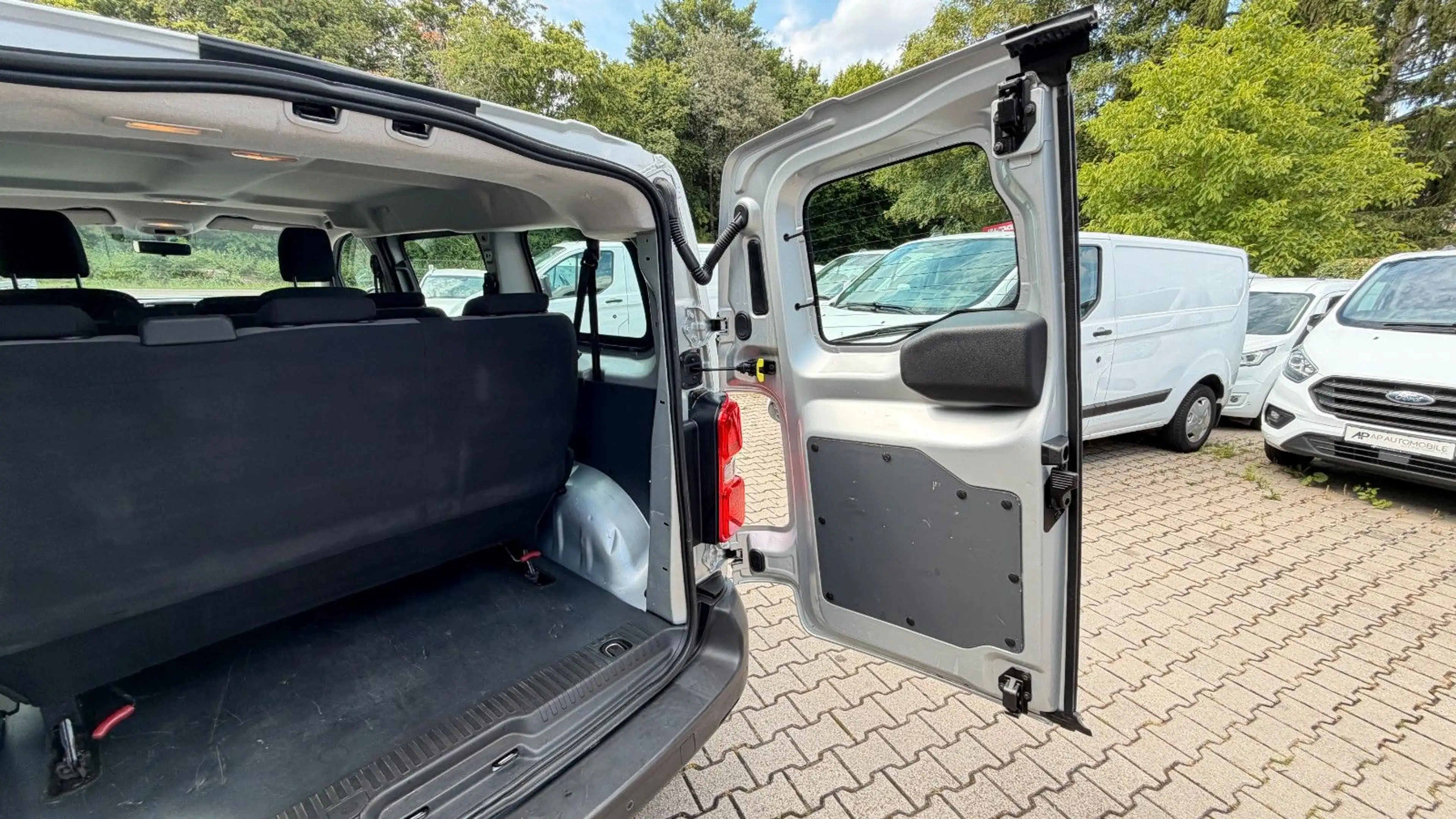 Peugeot Expert Kombi L2 8-Sitzer/1H/25tkm/Navi/Klima/PDC — photo 15