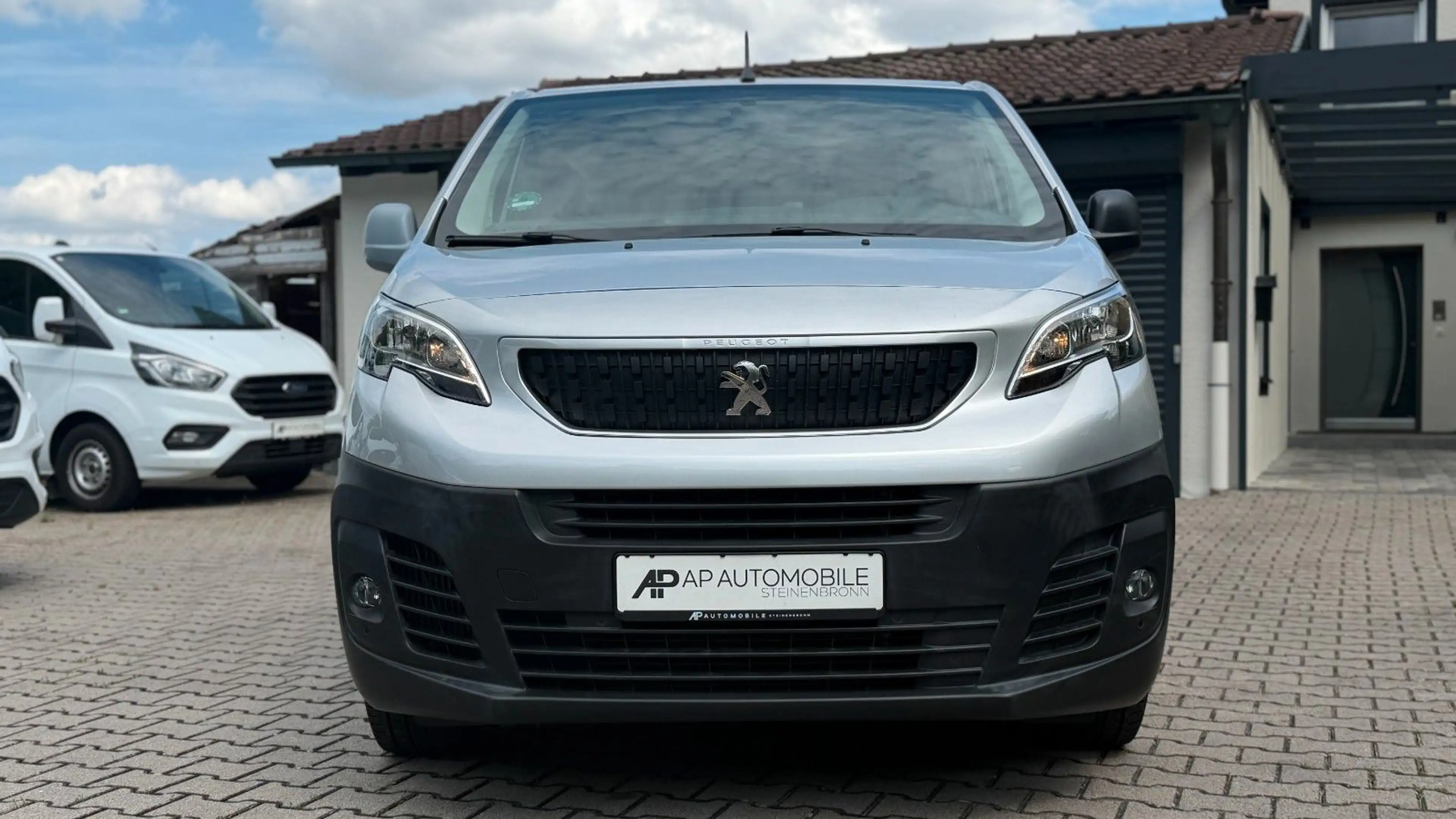 Peugeot Expert Kombi L2 8-Sitzer/1H/25tkm/Navi/Klima/PDC — photo 2