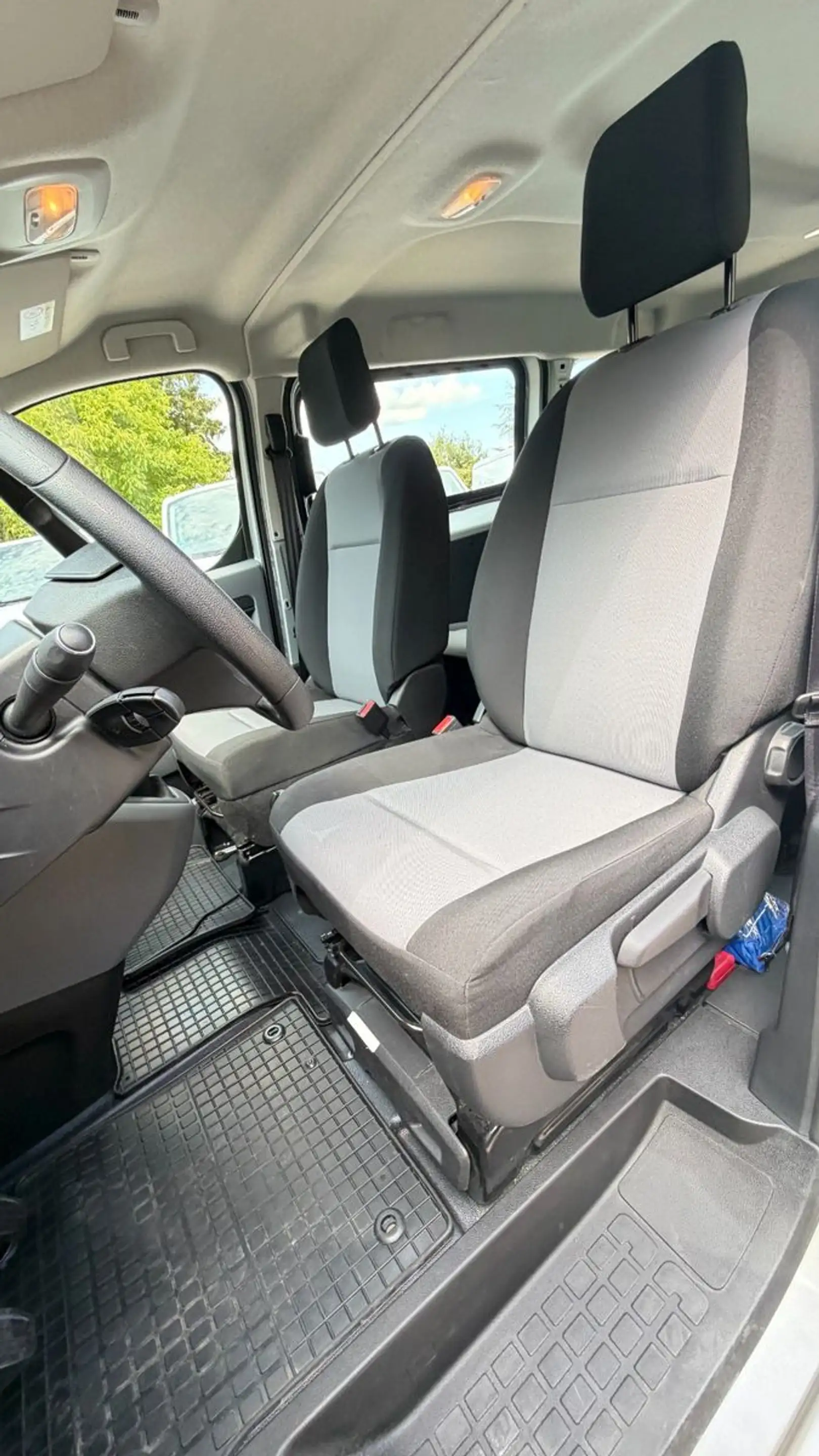 Peugeot Expert Kombi L2 8-Sitzer/1H/25tkm/Navi/Klima/PDC — photo 11