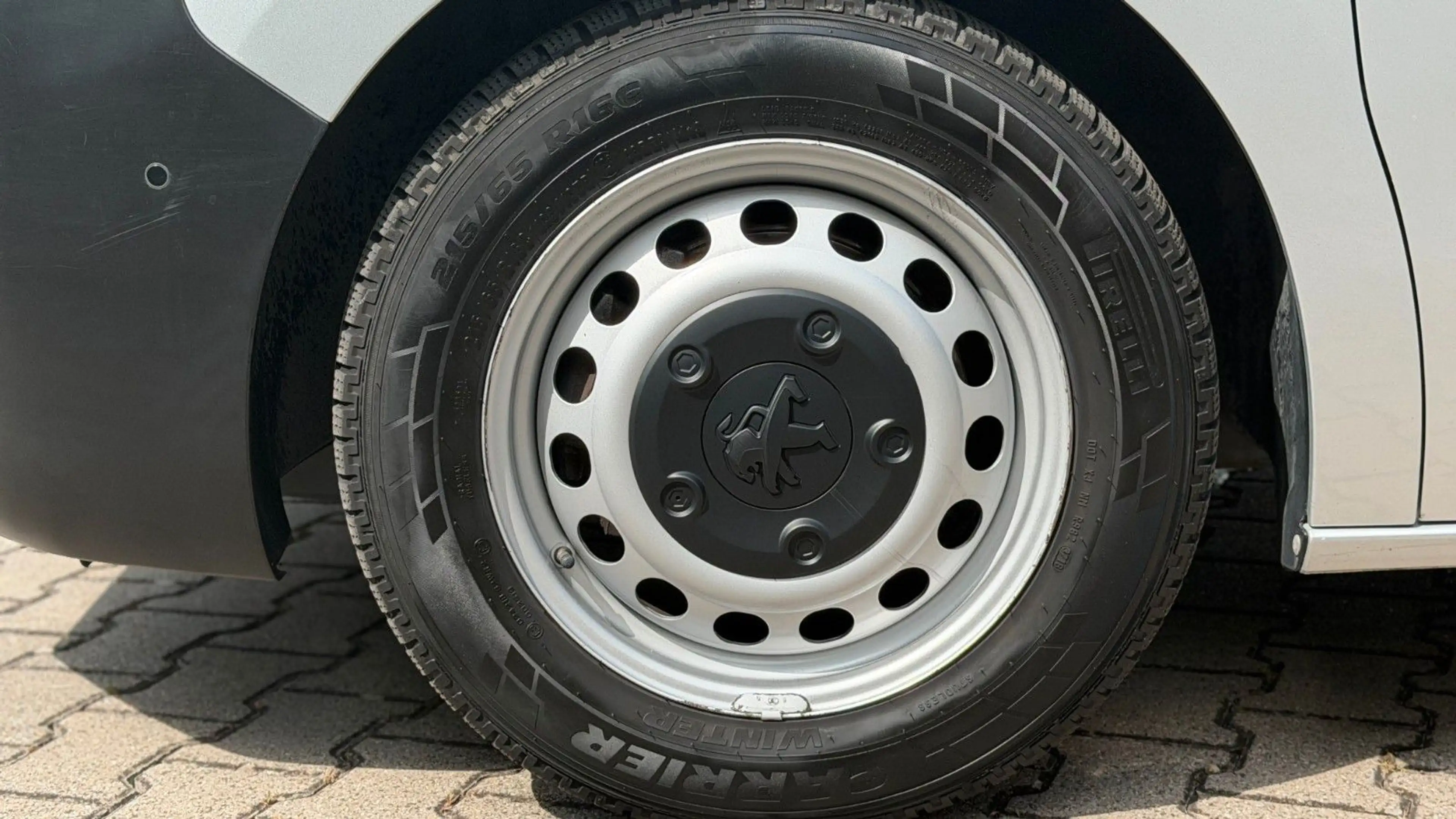 Peugeot Expert Kombi L2 8-Sitzer/1H/25tkm/Navi/Klima/PDC — photo 9