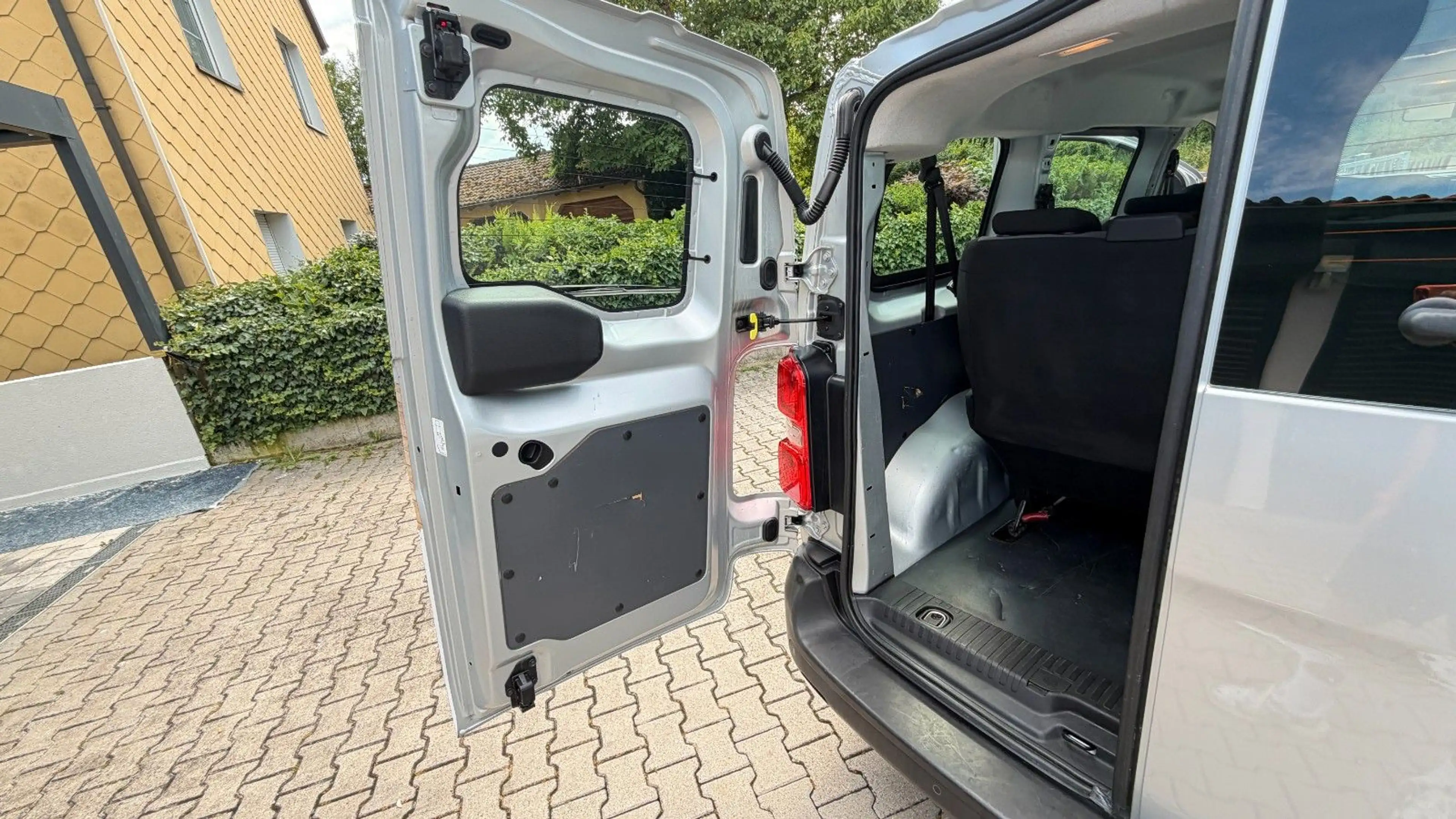 Peugeot Expert Kombi L2 8-Sitzer/1H/25tkm/Navi/Klima/PDC — photo 14