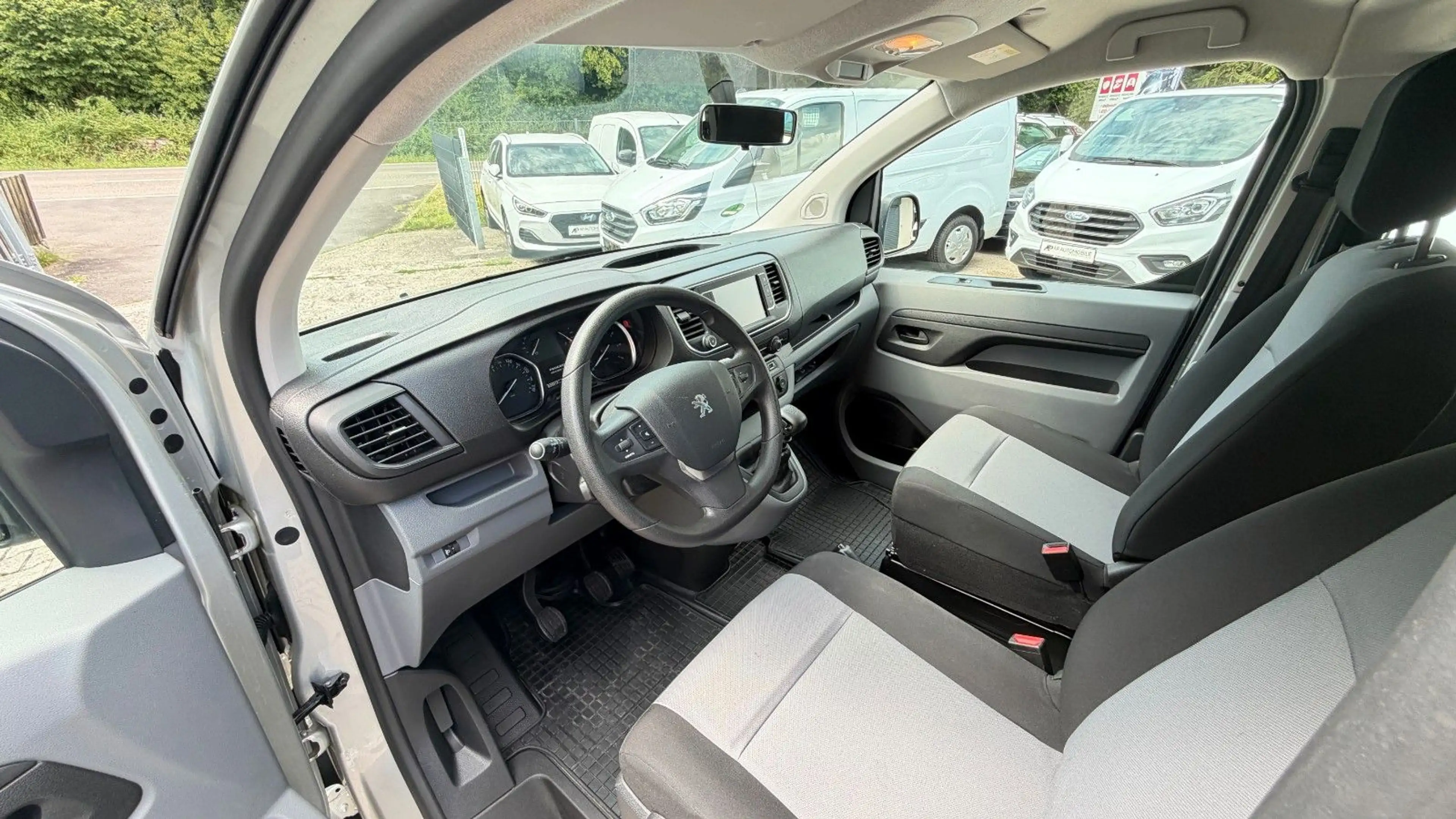 Peugeot Expert Kombi L2 8-Sitzer/1H/25tkm/Navi/Klima/PDC — photo 10