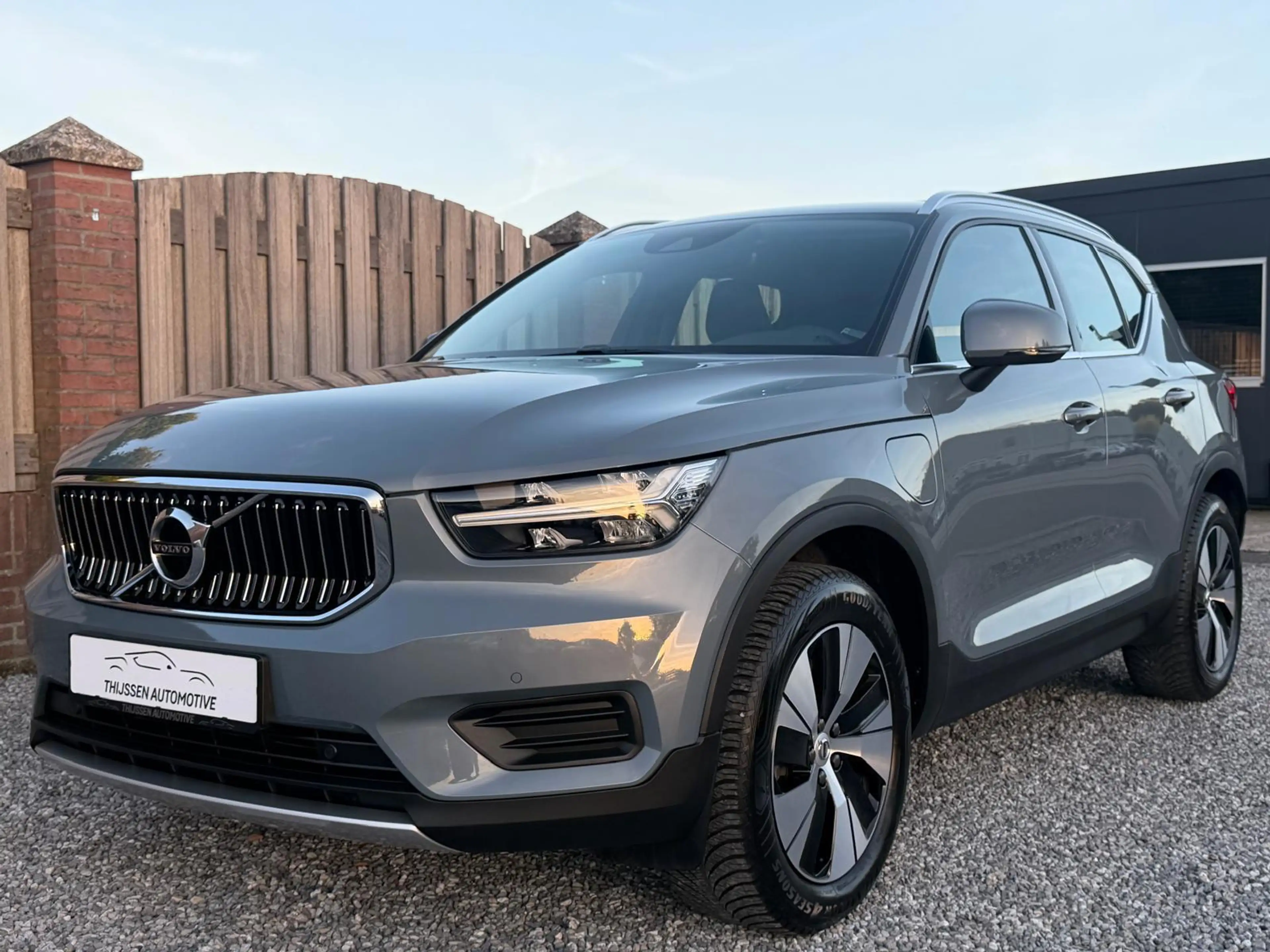 Volvo XC40 1.5 T4 Recharge Inscription Expression LEDER CARPL — photo 2