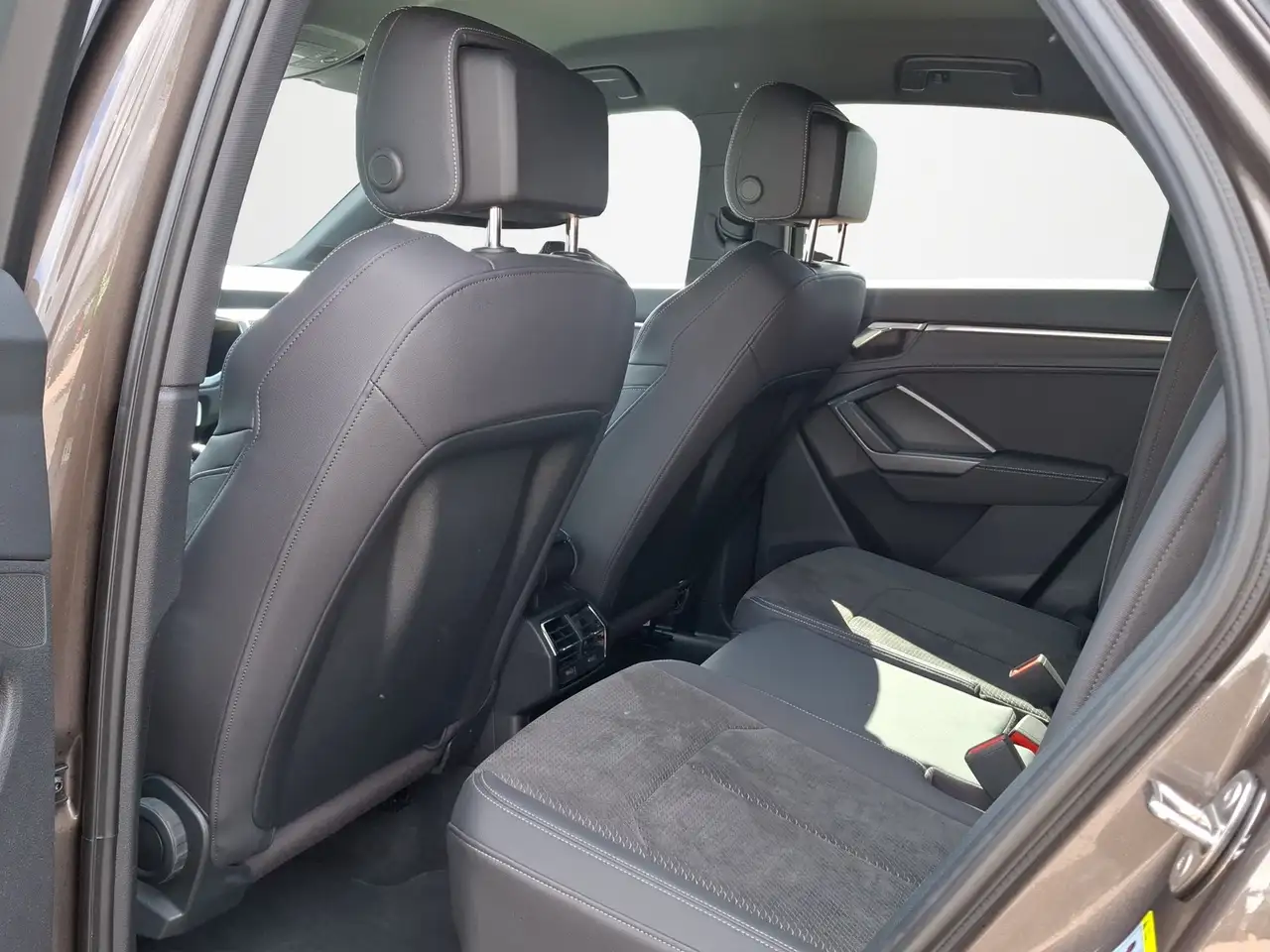 Audi Q3 Sportback 40 TFSi quattro S line AUTOMATIK / AHK / 15