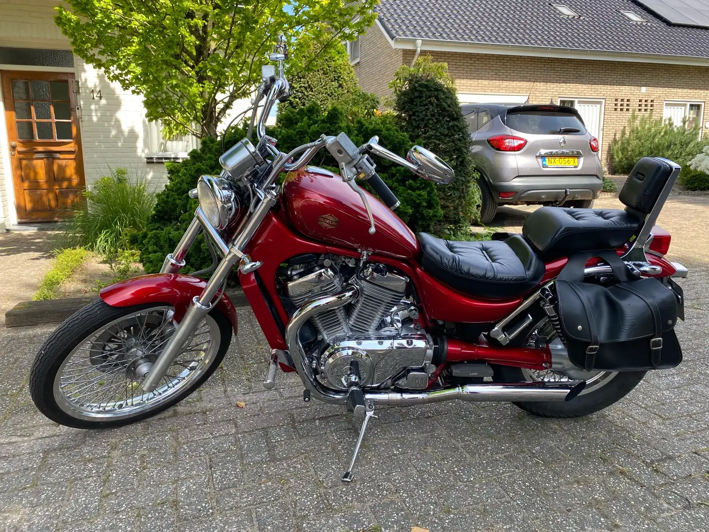 Suzuki VS 750 Red - 1