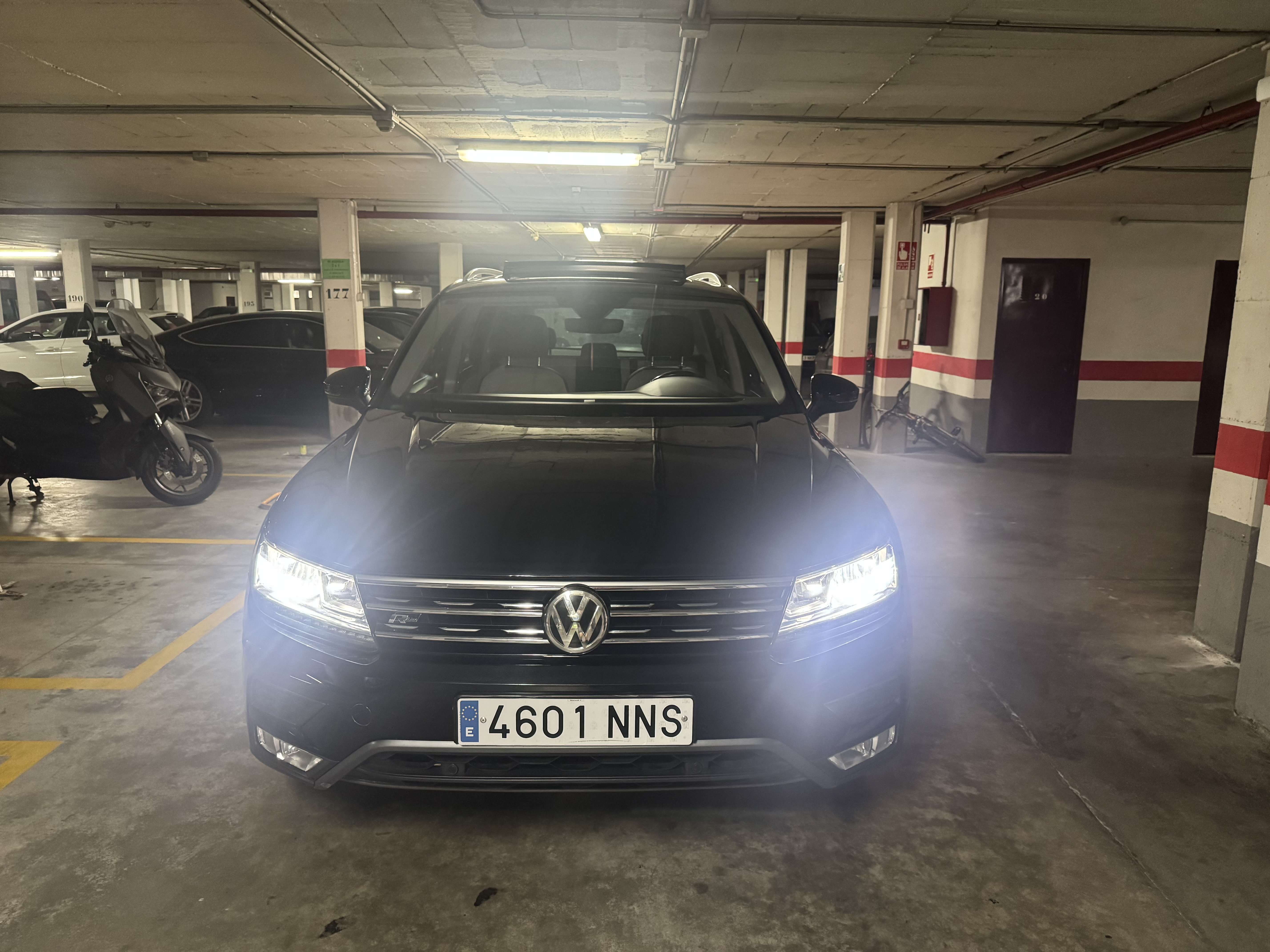 Volkswagen Tiguan 2.0TDI Sport 4Motion DSG 110kW - foto 1