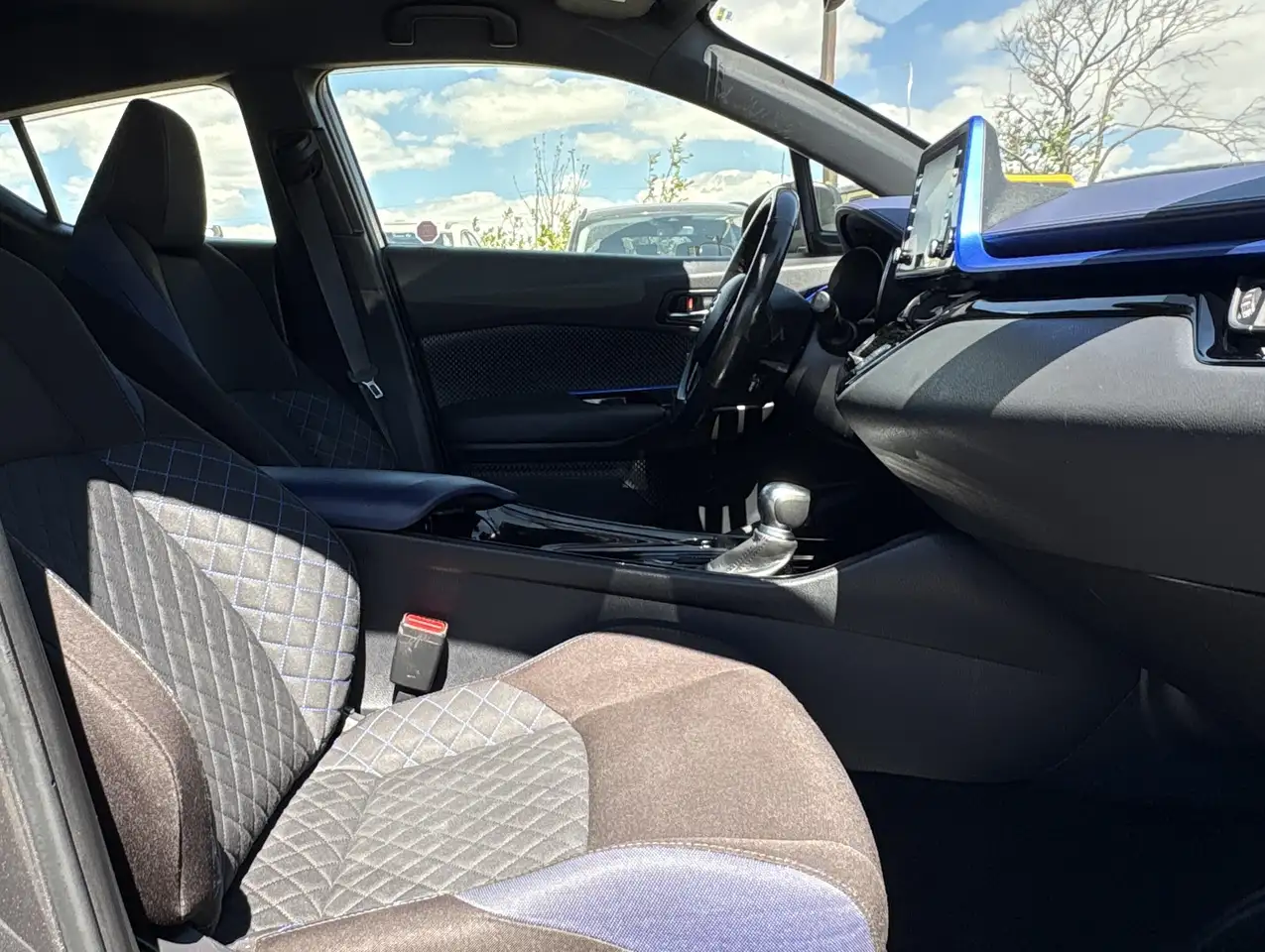 Toyota C-HR снимка Toyota C-HR