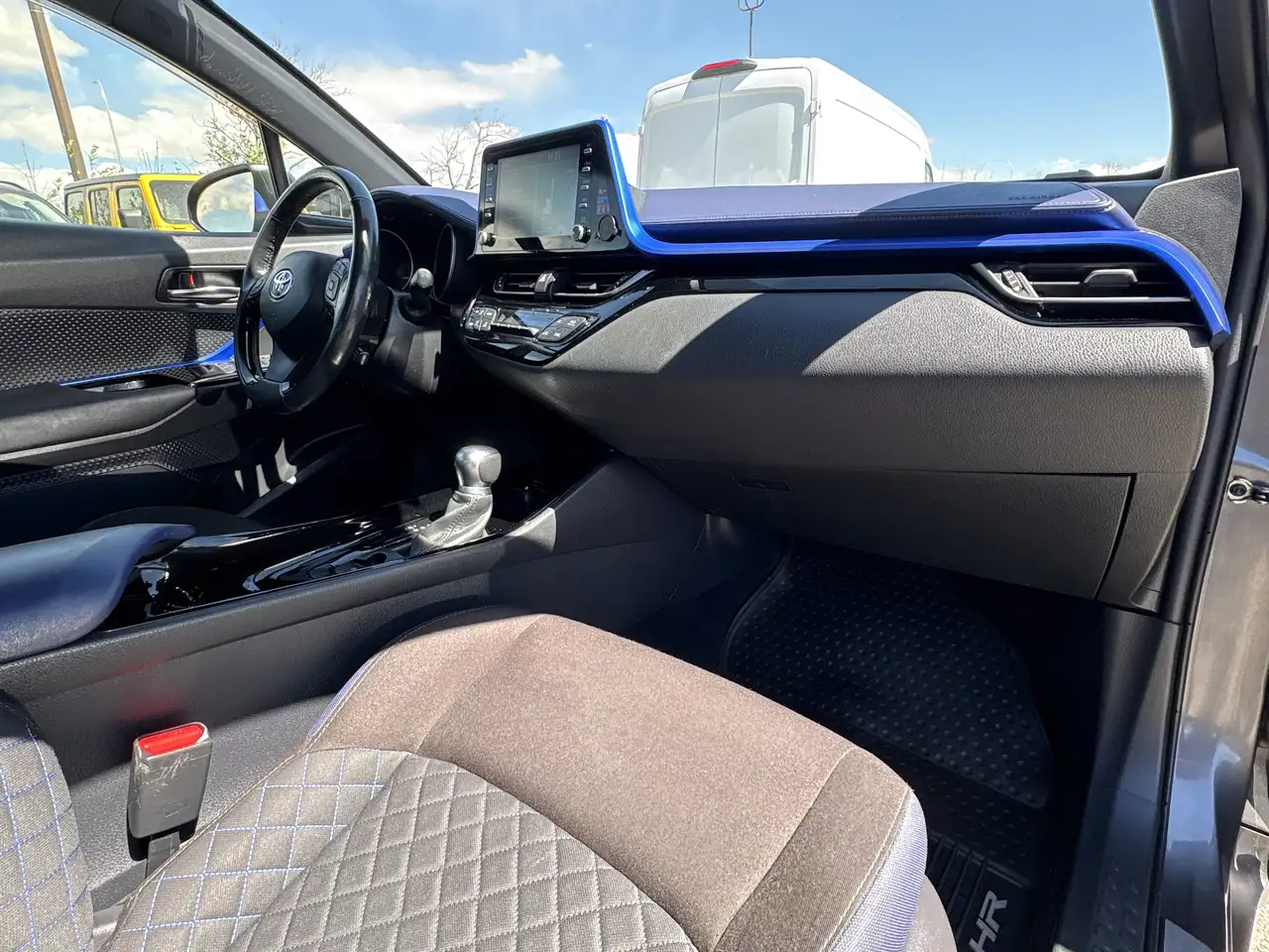 Toyota C-HR снимка Toyota C-HR
