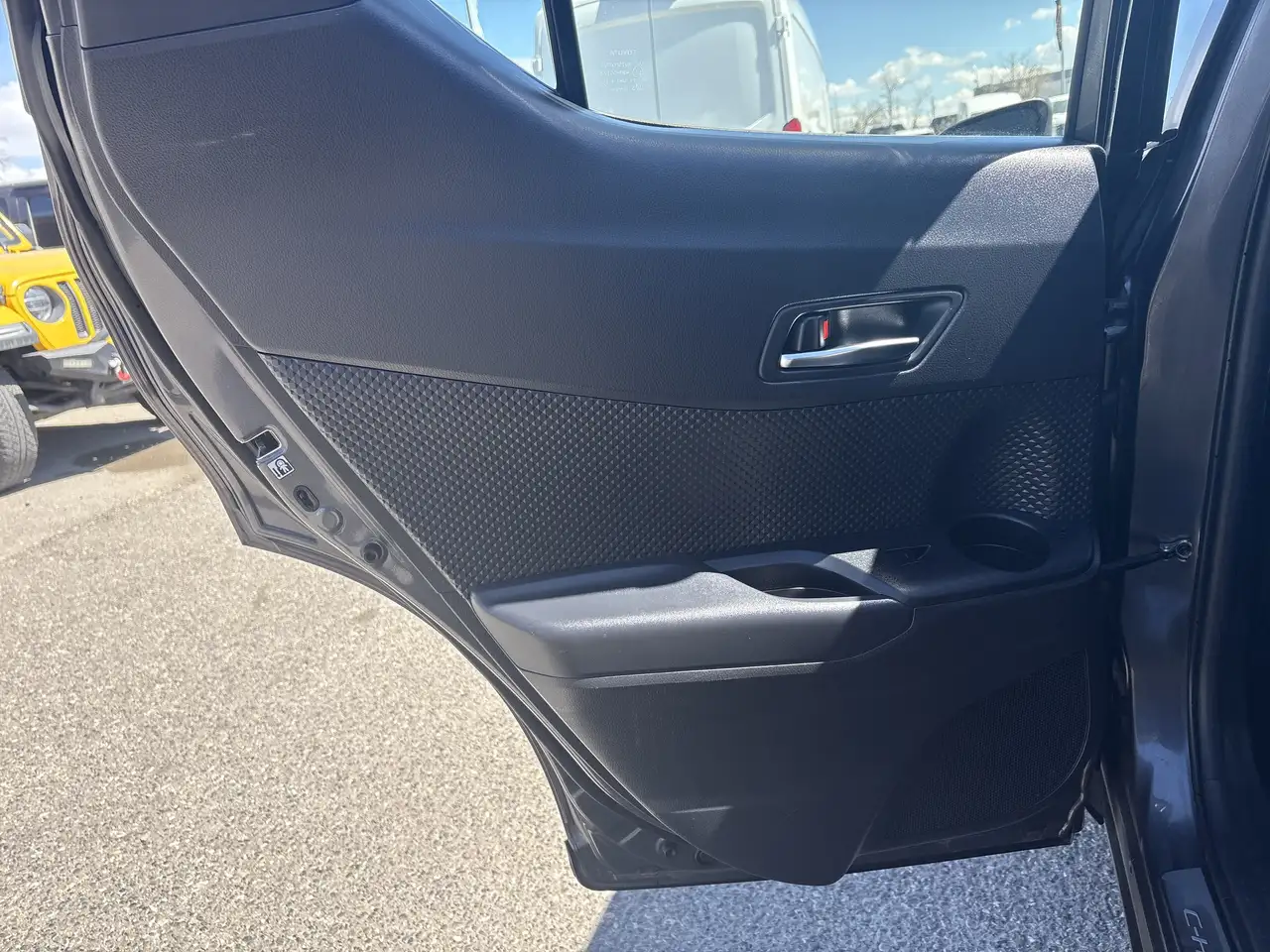 Toyota C-HR снимка Toyota C-HR