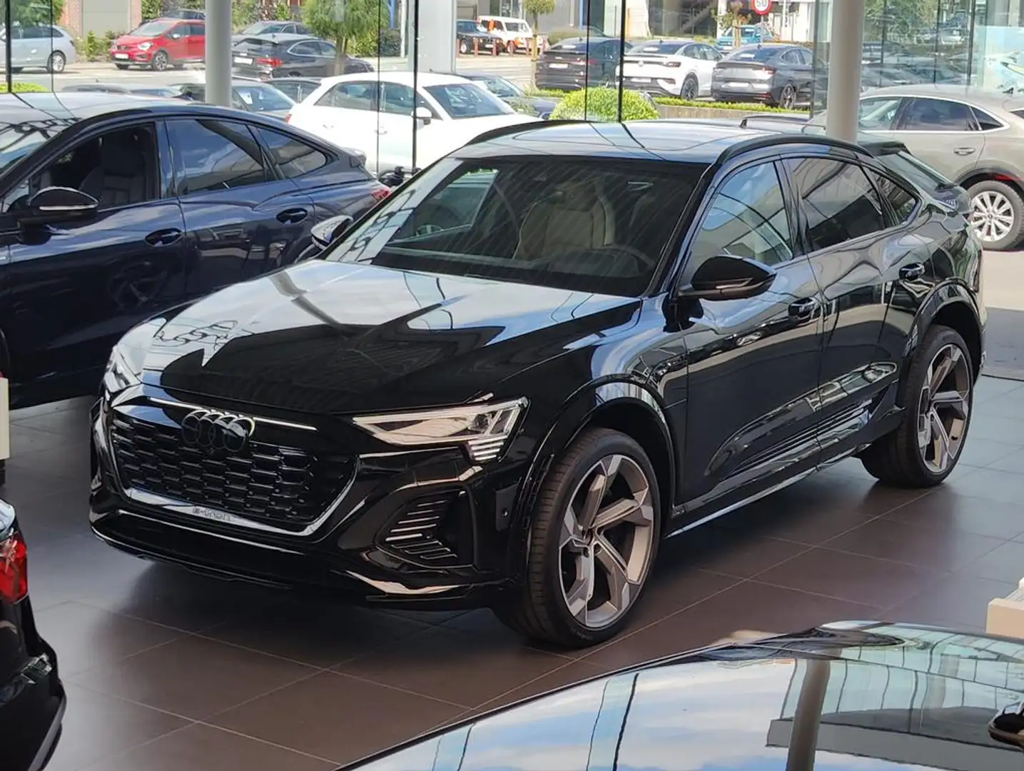 Audi SQ8 Sportback e-tron *Exclusive*DarkOliveGreen PTS por Šedá - 1
