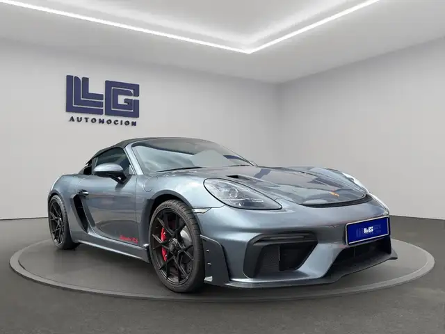 Porsche 718 Spyder view 8
