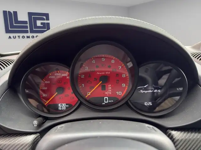 Porsche 718 Spyder view 13