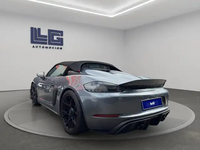 Porsche 718 Spyder view 10