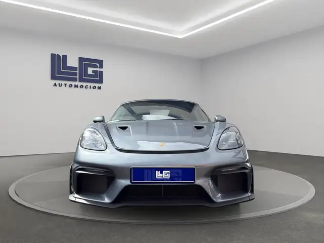 Porsche 718 Spyder view 3