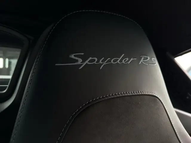 Porsche 718 Spyder view 5
