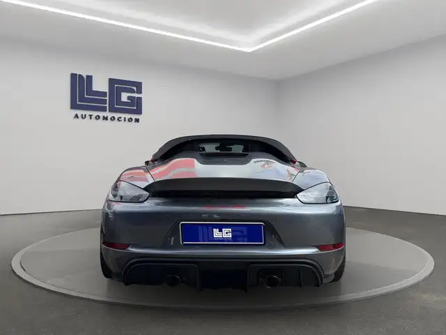Porsche 718 Spyder view 11