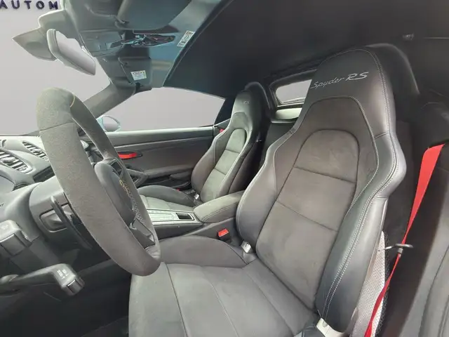 Porsche 718 Spyder view 14