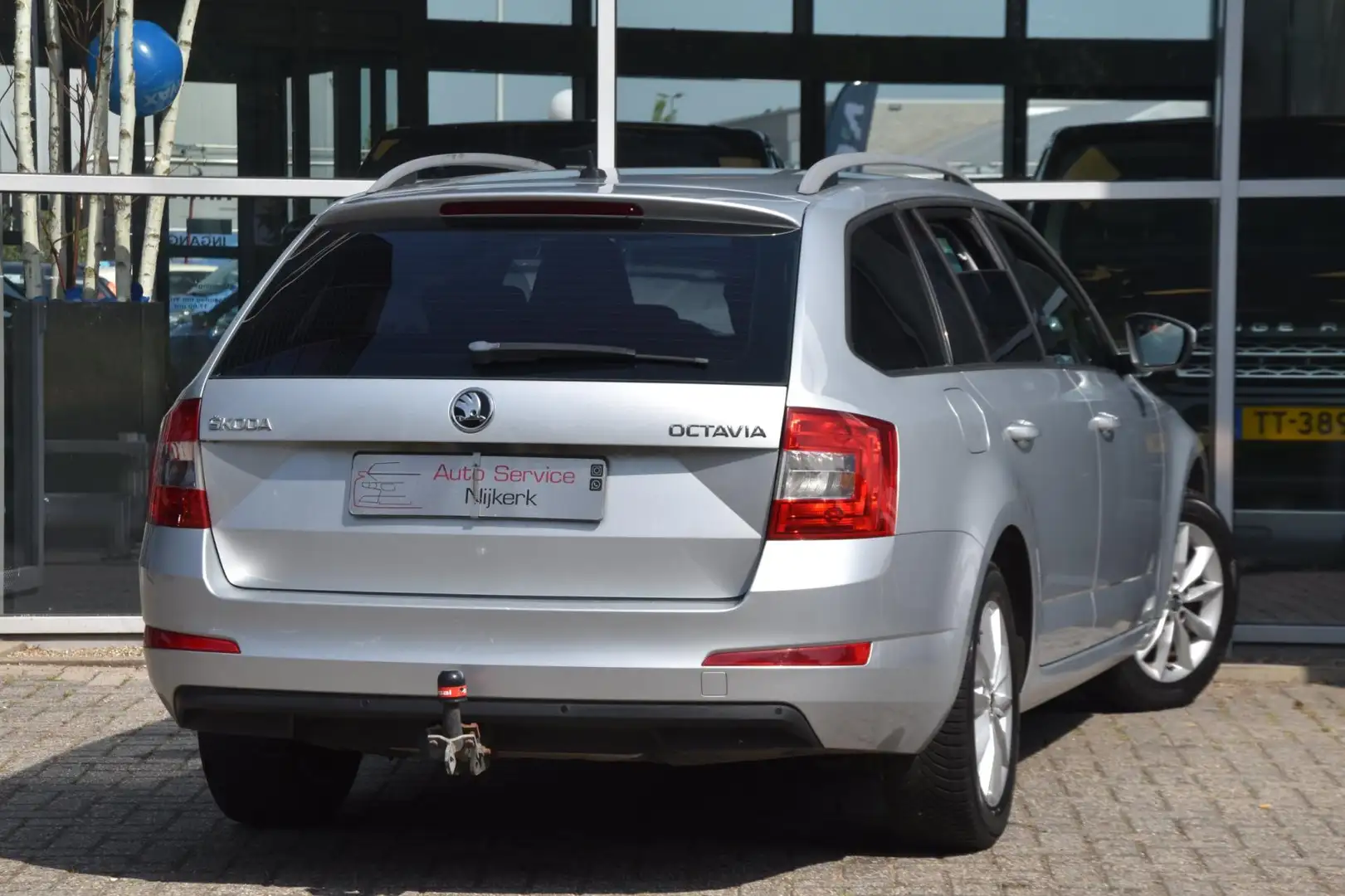 Skoda Octavia Combi 1.2 TSI Greentech Ambition Businessline Airc Grijs - 2