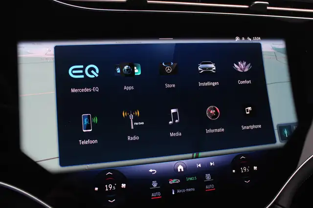 Mercedes-Benz Eqs view 12