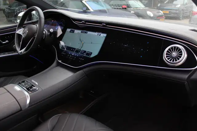 Mercedes-Benz Eqs view 8