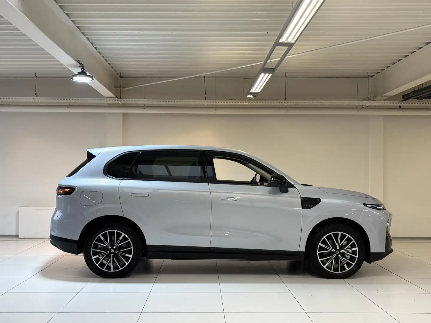 Leapmotor B10 Design ProMax 67.1 kWh 430KM WLTP | Panorama | Nav Grijs - 2