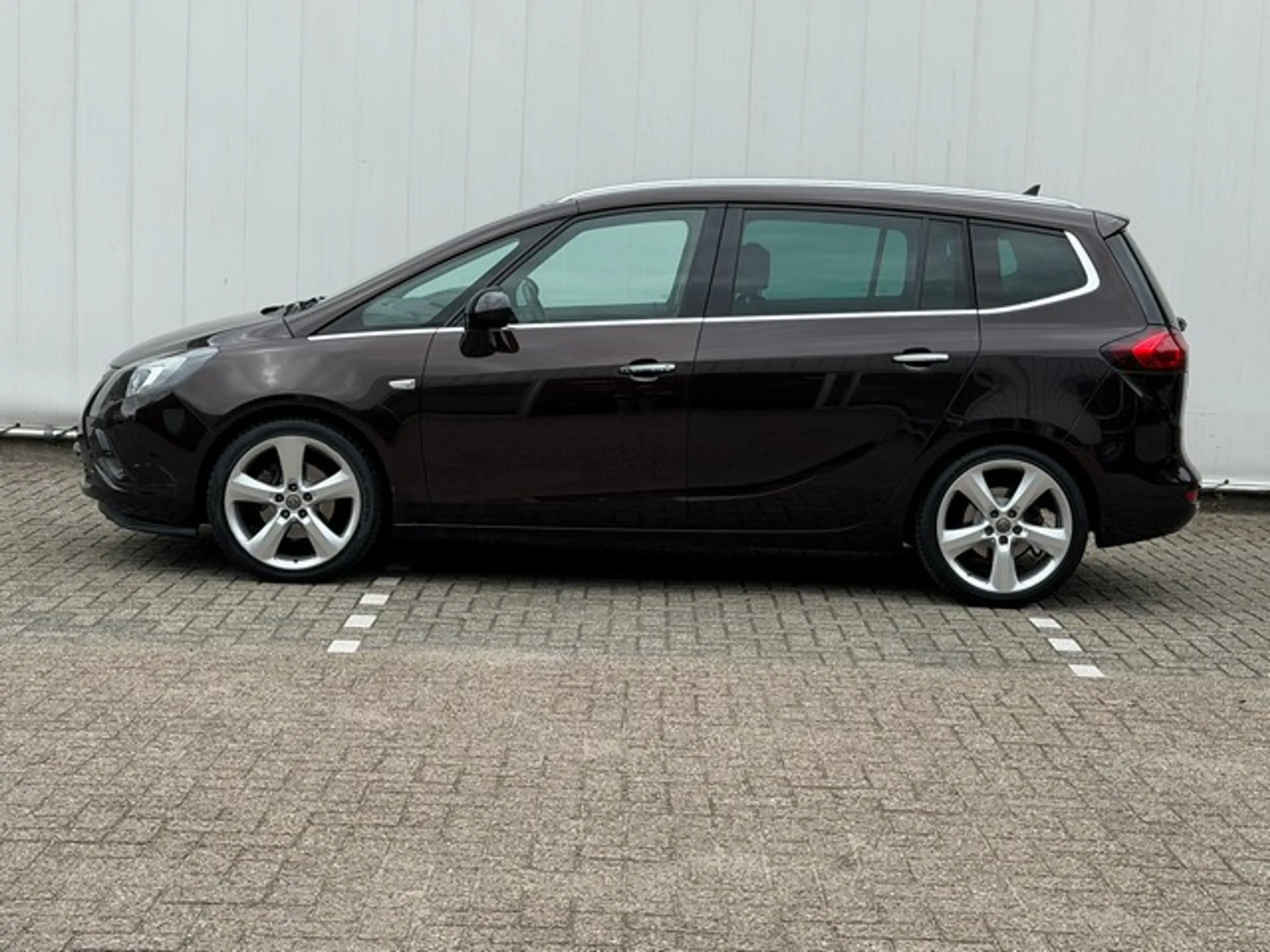 Opel Zafira Tourer 1.4 Turbo Cosmo met Navigatie, AGR, 19inch, Climat — photo 3