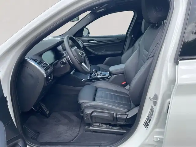 BMW X4 view 10