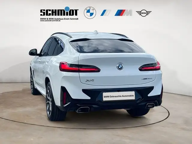 BMW X4 view 4