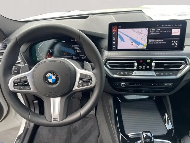 BMW X4 view 11